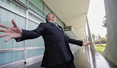 Auditoria sigilosa do TCU revela gastos do cartão corporativo de Bolsonaro