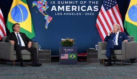 Biden e Bolsonaro discutiram guerra na Ucrânia, Amazônia e OCDE, diz Casa Branca