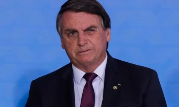 Bolsonaro diz que vai “estudar” indulto a Allan dos Santos