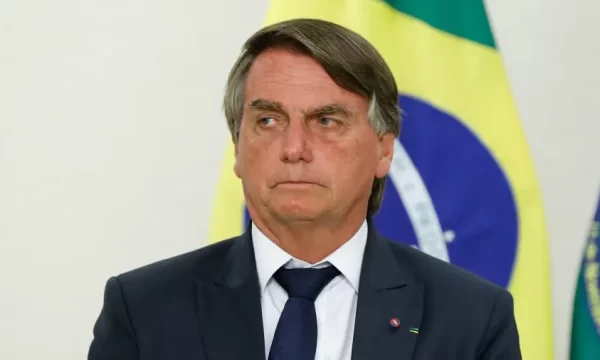 Bolsonaro veta proibição de buscas e apreensões em escritórios de advocacia