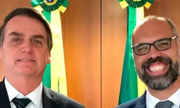 Bolsonaro vira alvo de notícia-crime no STF por "motociata" com Allan dos Santos, foragido da Justiça