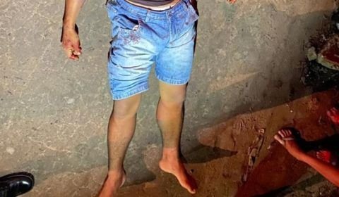 Com vísceras expostas e 10 facadas pelo corpo, homem é achado morto no Amazonas