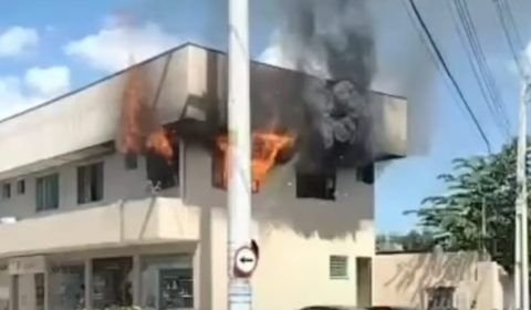 Em Manaus, explosão de gás causa incêndio em centro comercial