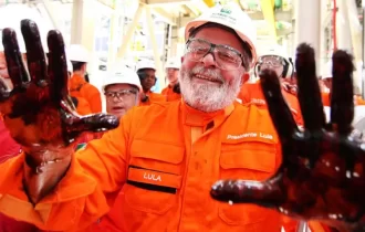 Equipe de Lula se reúne com petroleiros para discutir plano de governo