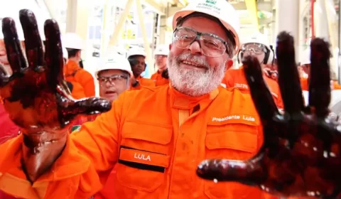 Equipe de Lula se reúne com petroleiros para discutir plano de governo
