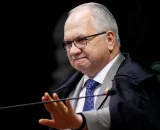 Fachin desmarca julgamento sobre atuação de Mendonça no caso Master