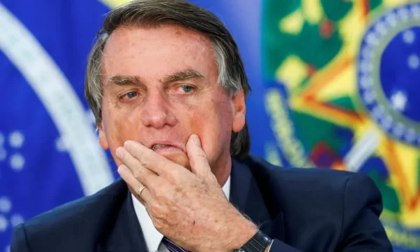 “Fui do tempo em que decisão do STF não se discutia, se cumpria. Não sou mais”, diz Bolsonaro