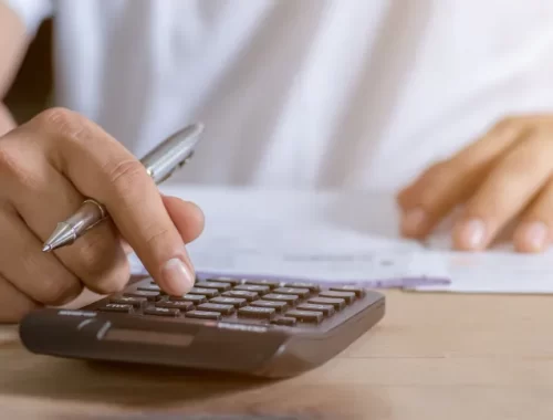 Petróleo pressiona e “inflação do aluguel” da FGV fecha março em 0,52%