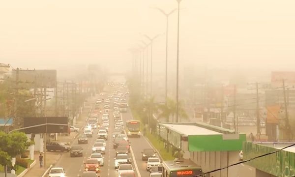Manaus amanhece com forte neblina nesta segunda-feira; veja vídeo
