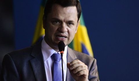 Ministro da Justiça diz que morte por asfixia em viatura da PRF foi ‘fato isolado’