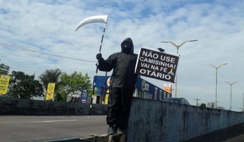 ‘Morte’ dá conselho para homens solteiros e casados que vivem no “lepo-lepo” em Manaus
