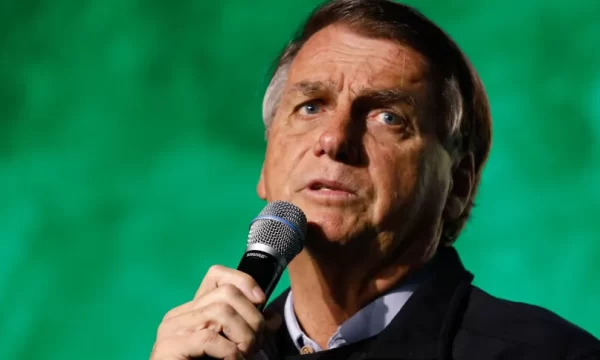 “Vamos propor uma CPI para investigar Petrobras”, diz Bolsonaro após reajuste