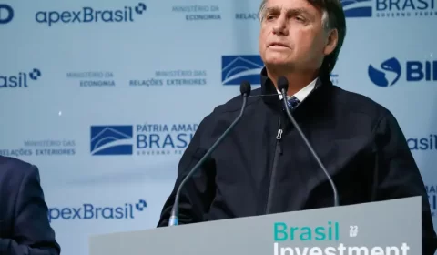 ‘Nem levo jeito, nasci pra ser militar’, diz Bolsonaro sobre Presidência