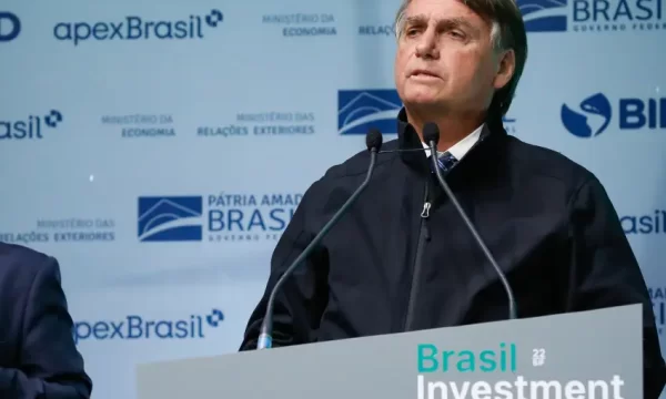 ‘Nem levo jeito, nasci pra ser militar’, diz Bolsonaro sobre Presidência