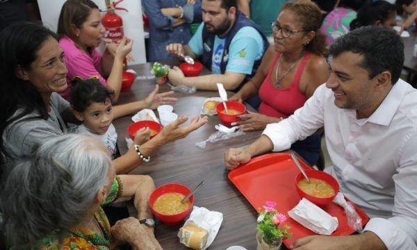 No Aleixo, Wilson Lima inaugura Prato Cheio para servir sopa gratuitamente para 400 pessoas, por dia