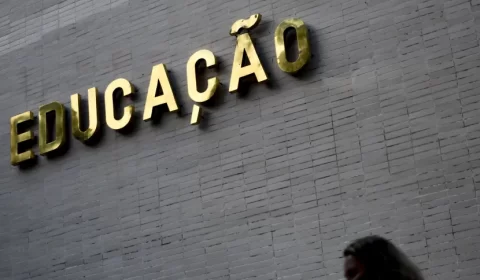 Oposição se aproxima das assinaturas necessárias para abrir CPI do MEC