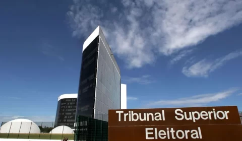 Pré-candidatos a presidente falam sobre o impacto da politização entre TSE e Forças Armadas
