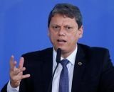 Moraes autoriza Tarcísio a visitar Bolsonaro na prisão na quinta-feira