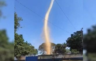 Vídeo: redemoinho de poeira gigante impressiona moradores