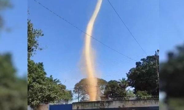 Vídeo: redemoinho de poeira gigante impressiona moradores