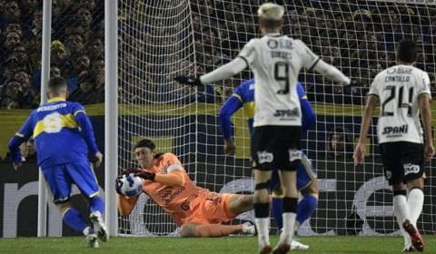 Após eliminação do Boca, jornal da Argentina dispara contra o Corinthians: 'Limitado'