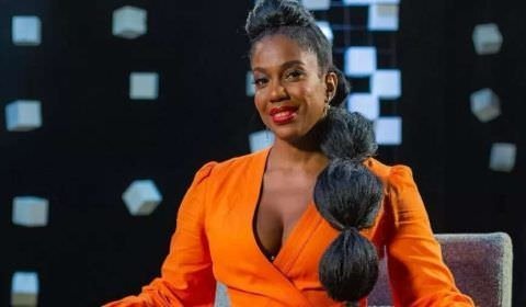Atriz de ‘Poliana’ sofre ataques racistas e é chamada de macaca em live: ‘Vão pagar’