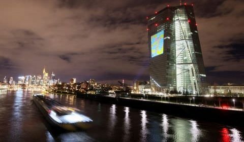 BCE avalia aumento maior dos juros com rede de segurança para países endividados