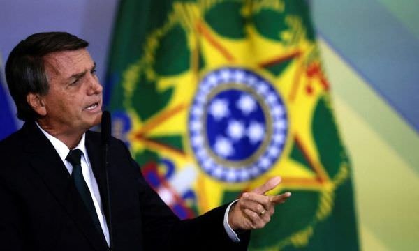 Bolsonaro volta a citar inquérito inconclusivo da PF para atacar urnas eletrônicas, STF e TSE