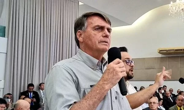 Bolsonaro volta a falar sobre assassinato de petista: “Briga estúpida”