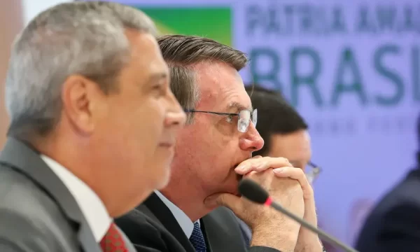 Brasil Com Braga Netto, Bolsonaro fará reunião ministerial nesta terça