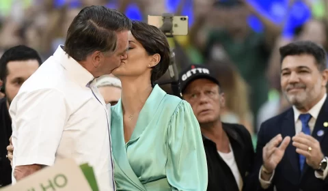 Campanha de Bolsonaro se empolga com participação de Michelle em convenção do PL