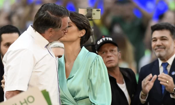 Campanha de Bolsonaro se empolga com participação de Michelle em convenção do PL