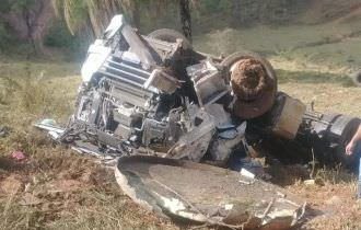 Casal morre após acidente com carreta na BR-381