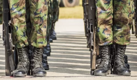 CGU aponta 2,3 mil irregularidades em salários de militares no governo