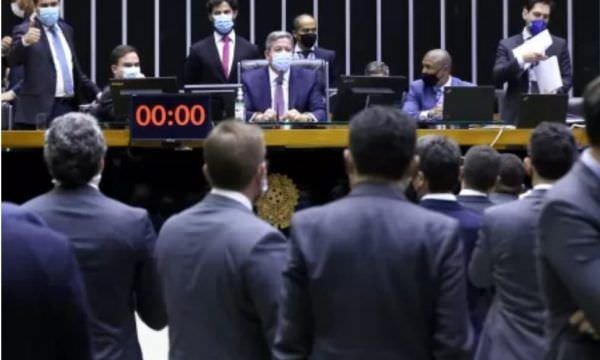 Deputados debatem: Estado de emergência pode servir para boicotar eleições?