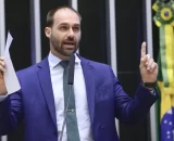 Lindbergh pede prisão de Eduardo Bolsonaro ao STF após fala sobre TSE e EUA