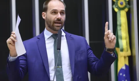 Eduardo Bolsonaro vai levar Tabata Amaral ao Conselho de Ética: ‘Trapaça’