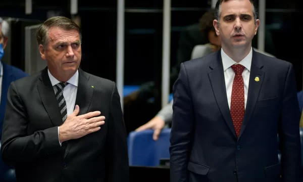 Em promulgação da PEC, Bolsonaro destaca programas sociais e “harmonia” entre os Poderes