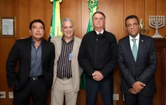 Em reunião, Bolsonaro “se retrata” com irmão de petista morto