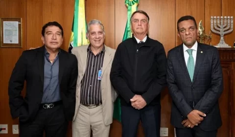 Em reunião, Bolsonaro “se retrata” com irmão de petista morto