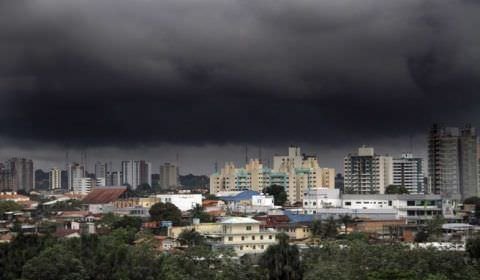 Inmet alerta para chuvas intensas no fim de semana