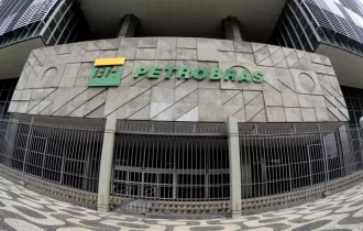 Gasolina da Petrobras fica mais barata nas refinarias a partir de hoje