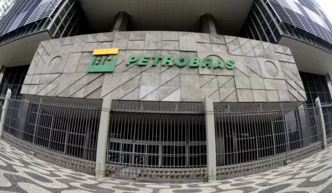 Gasolina da Petrobras fica mais barata nas refinarias a partir de hoje