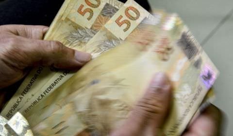 Governo edita MP que abre crédito para pagamento de auxílios