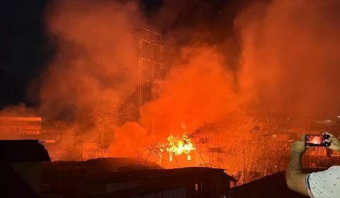 Duas mulheres, de 16 e 21 anos, morrem num incêndio em sala de cinema