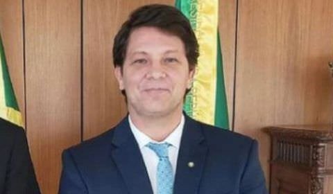 Internado, Mario Frias faz exigência e dá chilique em hospital