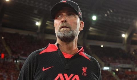 Klopp vem a público e defende permanência de medalhão do Liverpool: “Crucial”