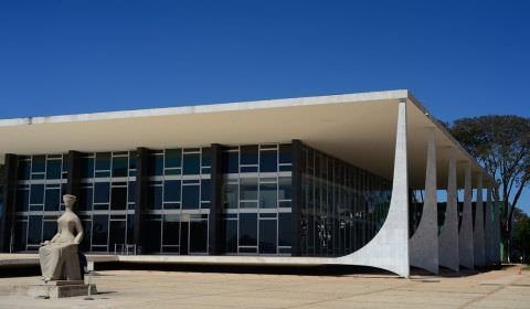 Lei que muda cálculo de gasto com publicidade institucional é suspensa