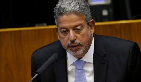 Lira alega quórum baixo no Congresso e adia votação da PEC que cria benefícios sociais em ano eleitoral