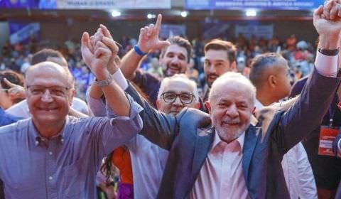 LULA CRITICA PEC DOS AUXÍLIOS: “BOLSONARO ACHA QUE VAI COMPRAR O POVO COM SEIS MESES”